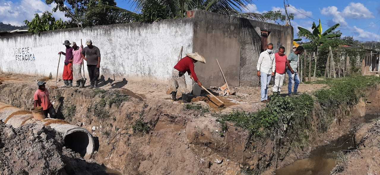 Camacã: Prefeitura realiza Serviço de esgotamento sanitário na Portelinha em São João do Panelinha com recursos próprios